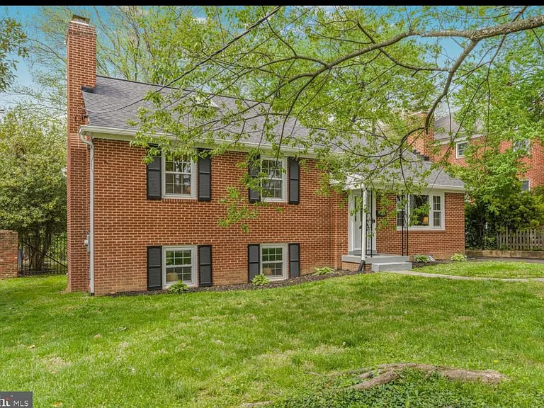 2622 N Lexington St — Photo 2