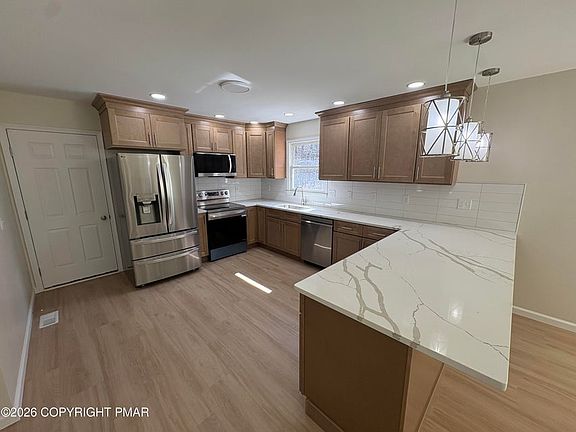 3rd image of 1046 Kilmer Rd