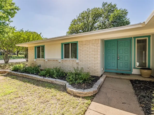 1301 Cedar Ridge Ter, Euless, TX 76039