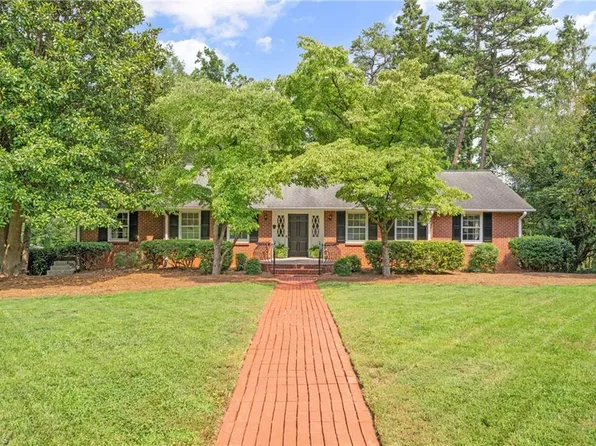 817 Clovelly Rd, Winston Salem, NC 27106