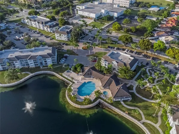 8560 SW 212th St APT 308, Cutler Bay, FL 33189