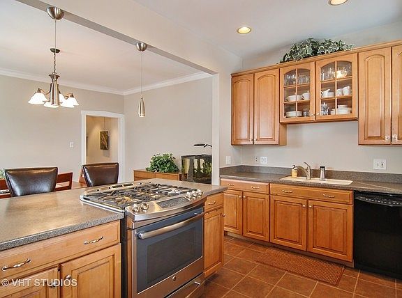 4th image of 429 Wisconsin Ave APT 3N