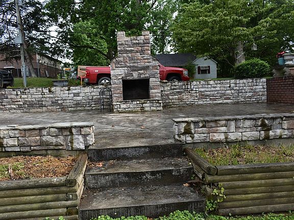 2nd image of 140 Robertson Ave