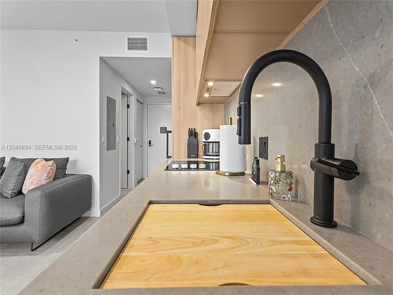 121 NE 5th St #504 — Photo 30