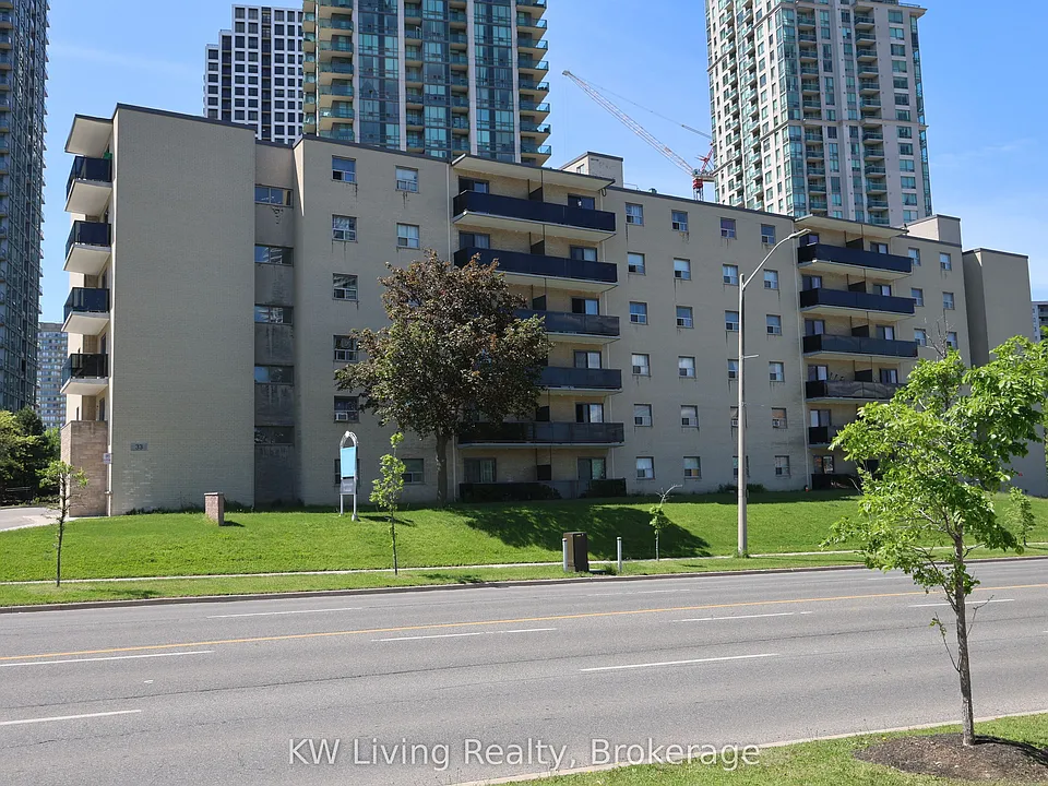 33 Central Pkwy W #203