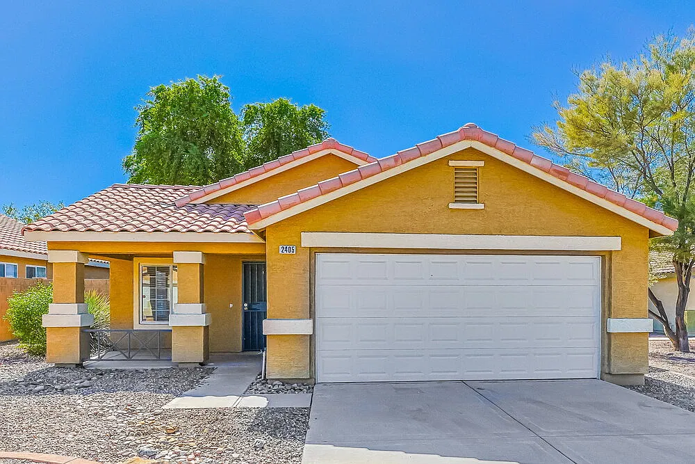 3 bed, 2.0 bath, 1302 sqft, $2,215 — Photo 1