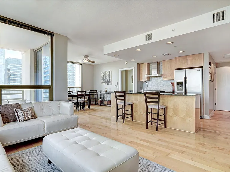300 Bowie St #1301 — Photo 16