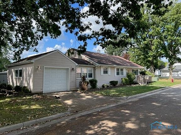 3rd image of 122 Elm Dr