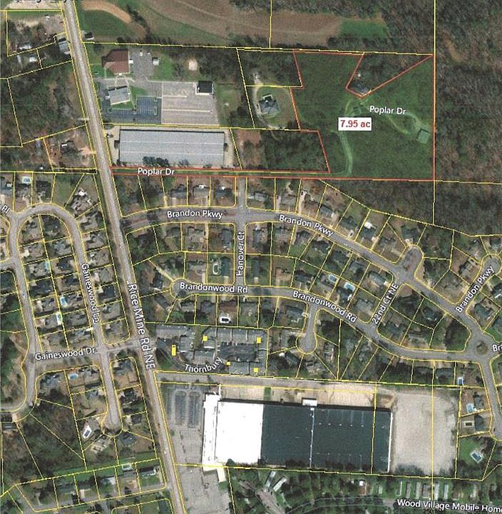 2nd image of 2204 Poplar Dr