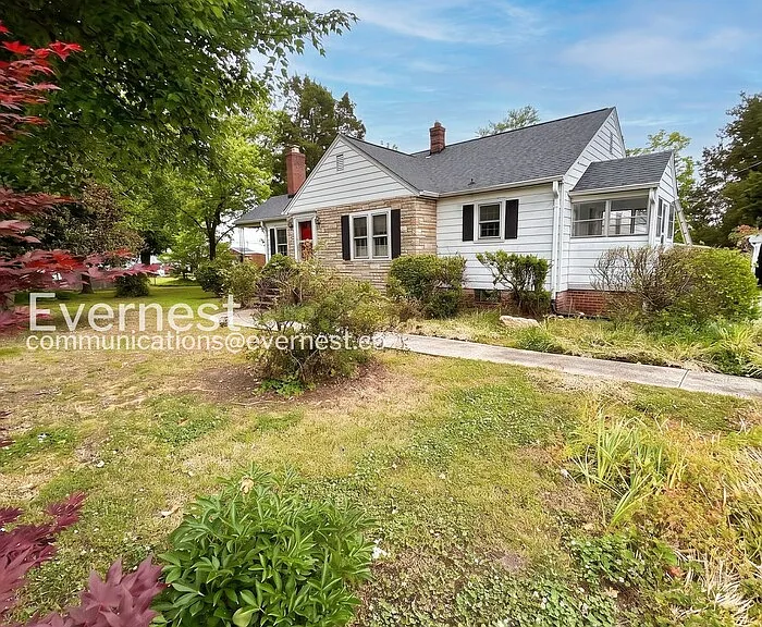 433 Holt Ave — Photo 2
