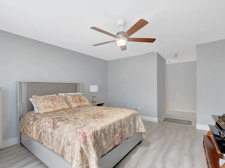 21214 Lago Cir #8F — Photo 18