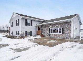 645 S Bossett Road, Ravenna, MI 49451