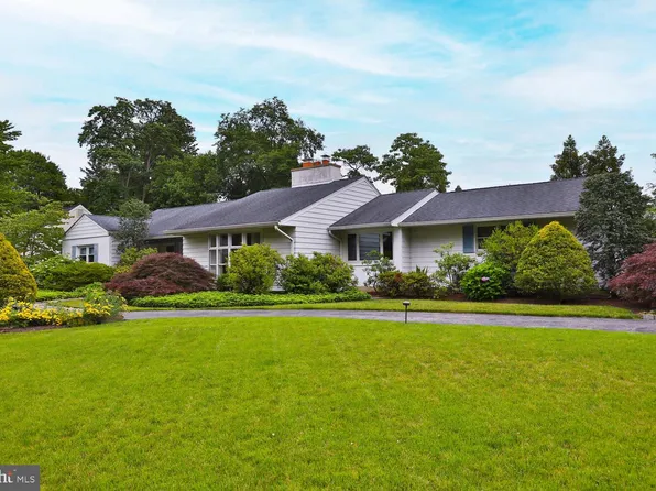 607 Baeder Rd, Jenkintown, PA 19046