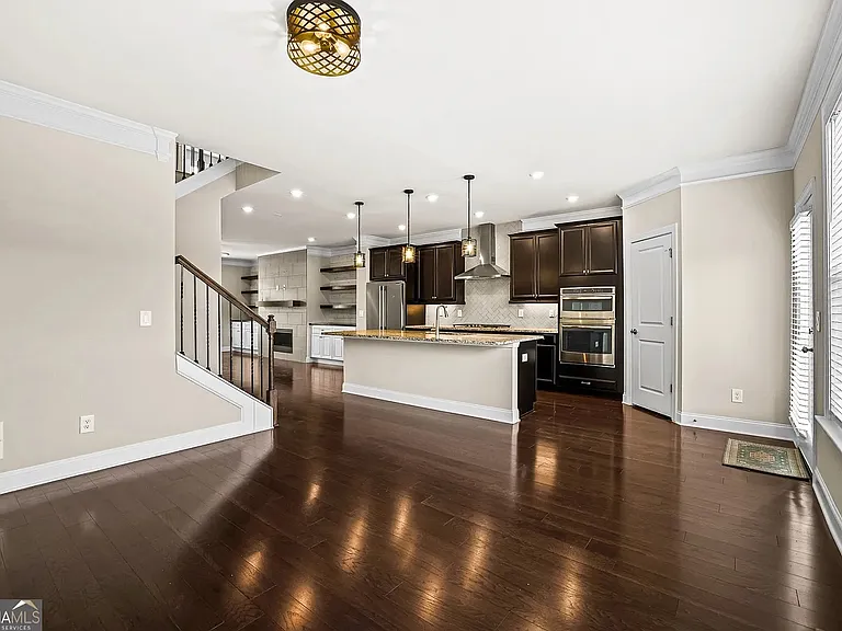 1760 Samantha Bnd — Photo 2