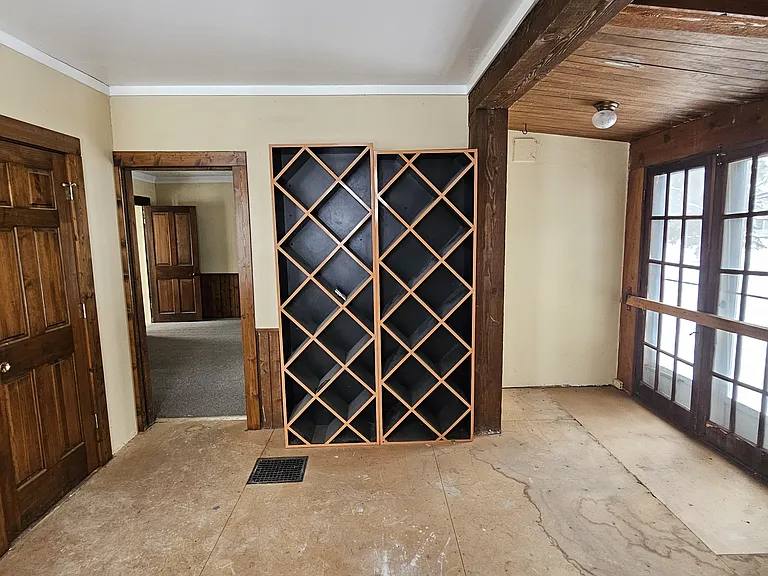 320 S State St — Photo 16