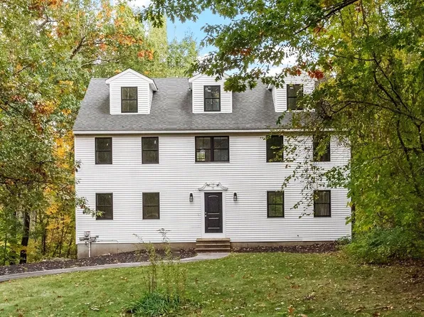16 E Applewood Dr, Charlton, MA 01507