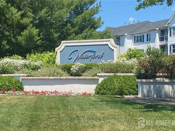 1532 Waterford Dr, Edison, NJ 08817