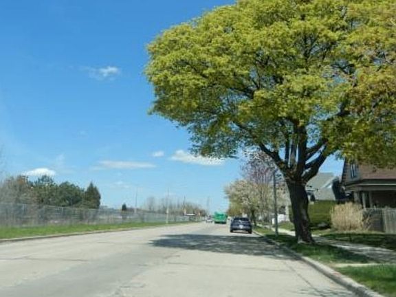 Exterior Neighborhood (street photo)