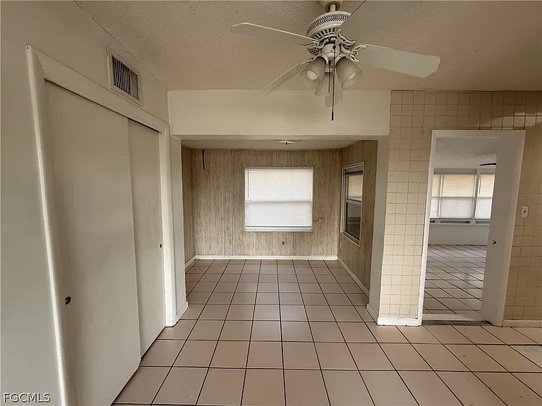 21422 Kenyon Ave — Photo 9