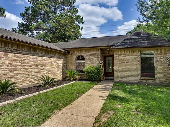 Welcome To Your Adorable Abode! This charming all-brick elevation, 1-story, is strewn across a just over 6,700 square foot lot in the sought after community of Colony Creek Village. 3 Bedrooms and 2 Full Baths envelope the open-concept living space t