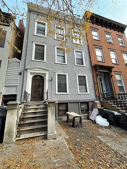 1st image of 99 Columbia St Bsmt 1