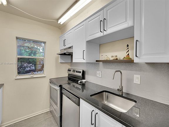 3rd image of 7521 NW 16th St APT 4302