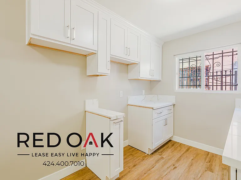 921 W 82nd St #2 — Photo 11