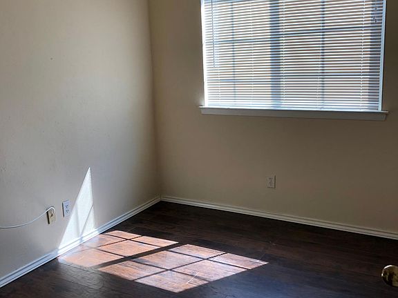 4th image of 906 Circle Cove Dr