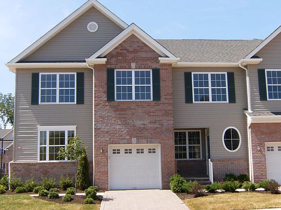 4th image of 70 Clifford Cir