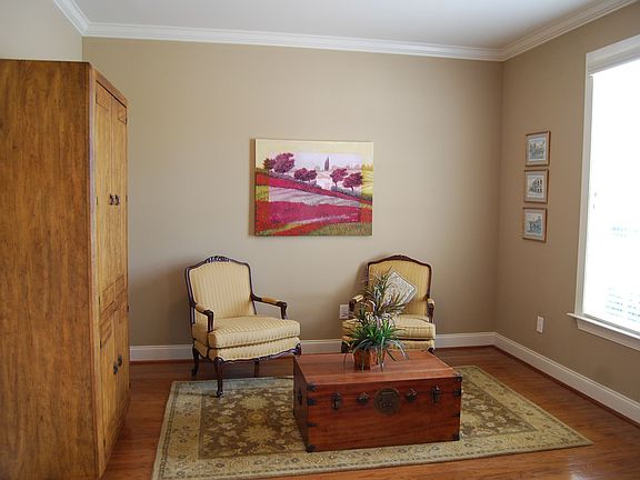 Sitting room / office .