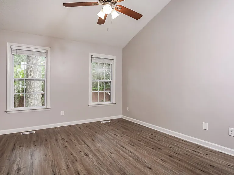 203 Zircon Ln — Photo 10