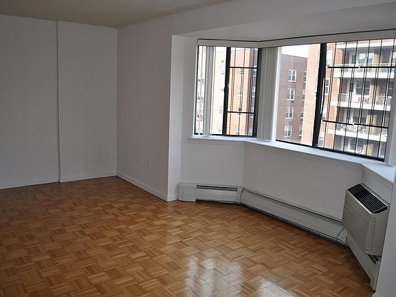 5th image of 14026 Franklin Ave APT 2D