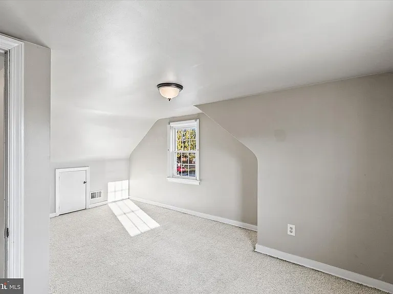 317 Greystone Rd — Photo 6