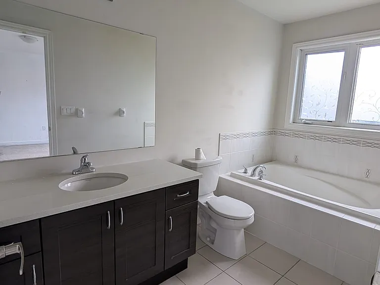 734 Yarfield Cres #MAIN — Photo 14