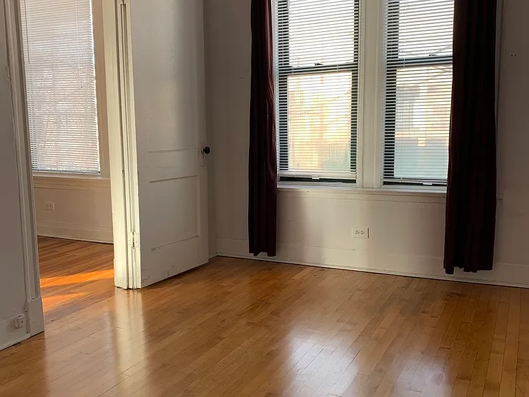 2135 W Division St #3F — Photo 5