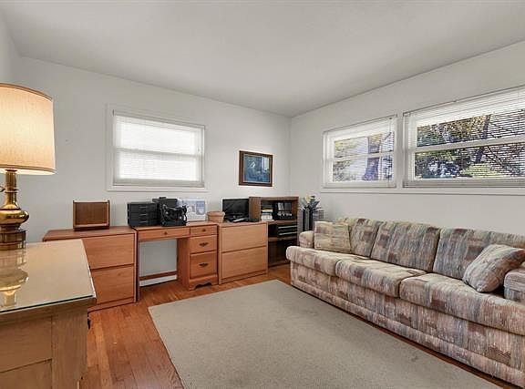 2nd image of 1618 Lindell Blvd