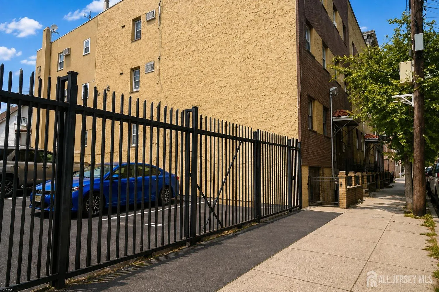 2 bed, 1.0 bath, $2,500 — Photo 4