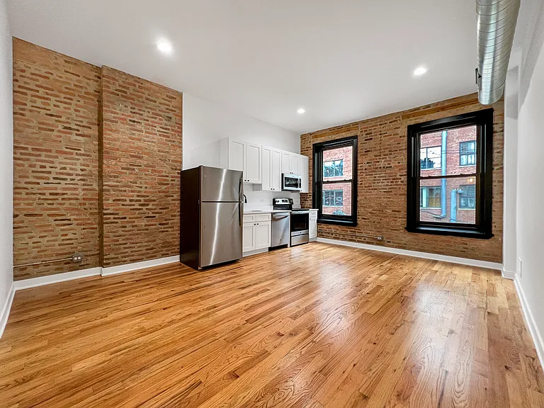 309 W Chicago Ave #302 — Photo 1