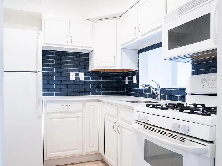 1221 N Randolph St #3 — Photo 6