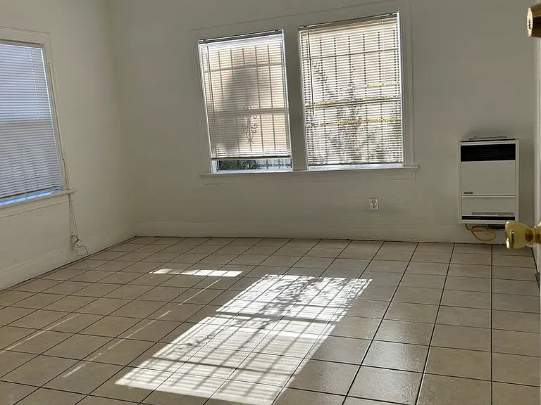 308 S Boyle Ave — Photo 3