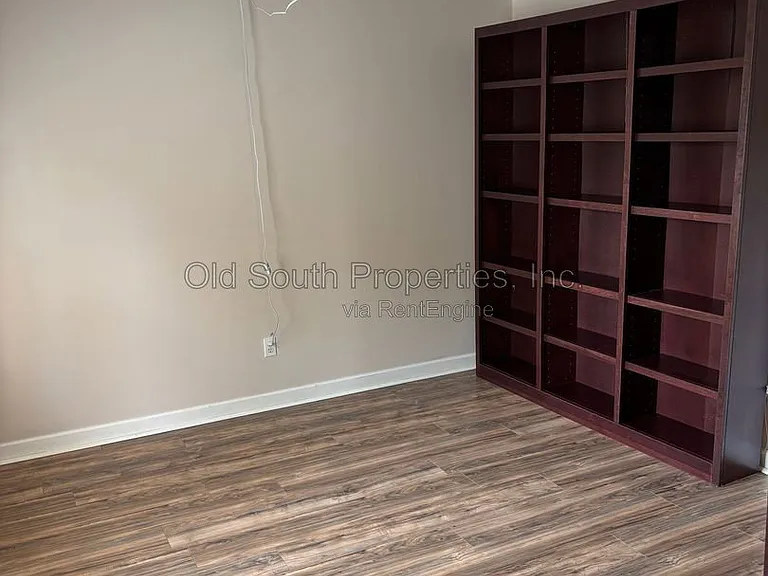 3111 Leesburg Sq — Photo 5