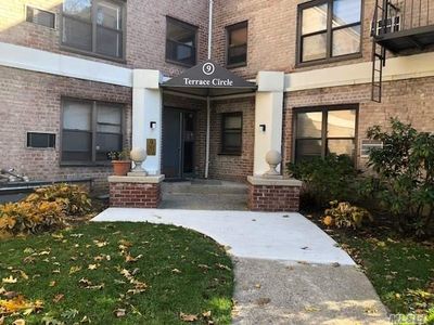9 Terrace Cir APT 1H, Great Neck, NY, 11021