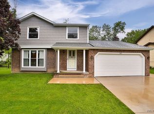 127 Brush Creek Rd, Williamsville, NY 14221