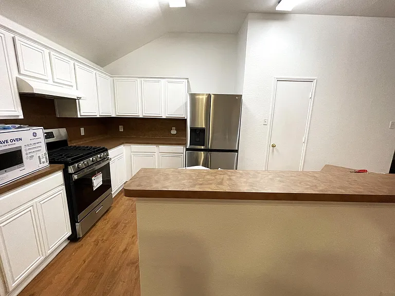 1001 Campbell Dr — Photo 3