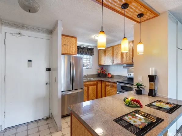 1031 Ala Napunani St APT 204, Honolulu, HI 96818