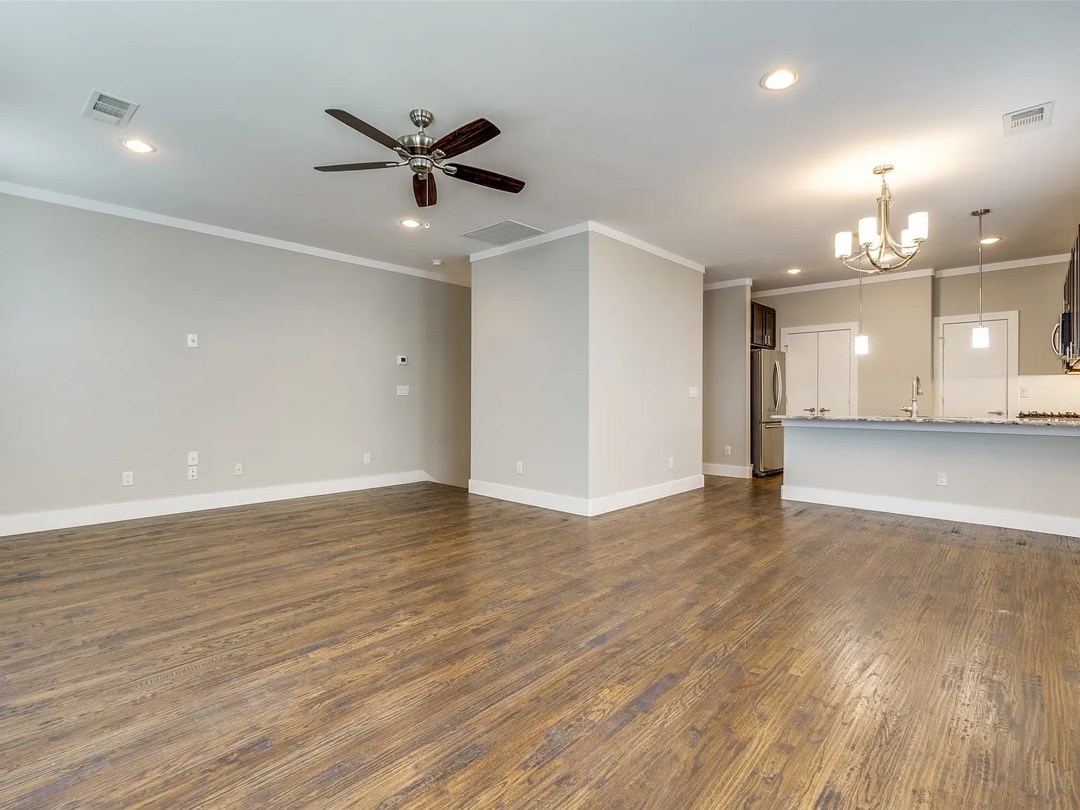 3 bed, 3.5 bath, 1646 sqft, $3,495 — Photo 4