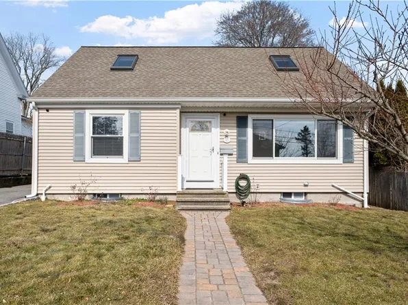 80 Willett Ave, Riverside, RI 02915