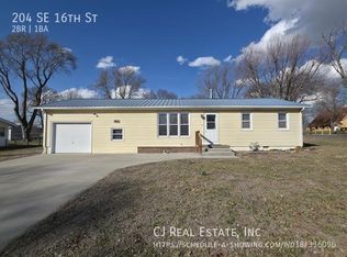 204 SE 16th St, Oak Grove, MO 64075