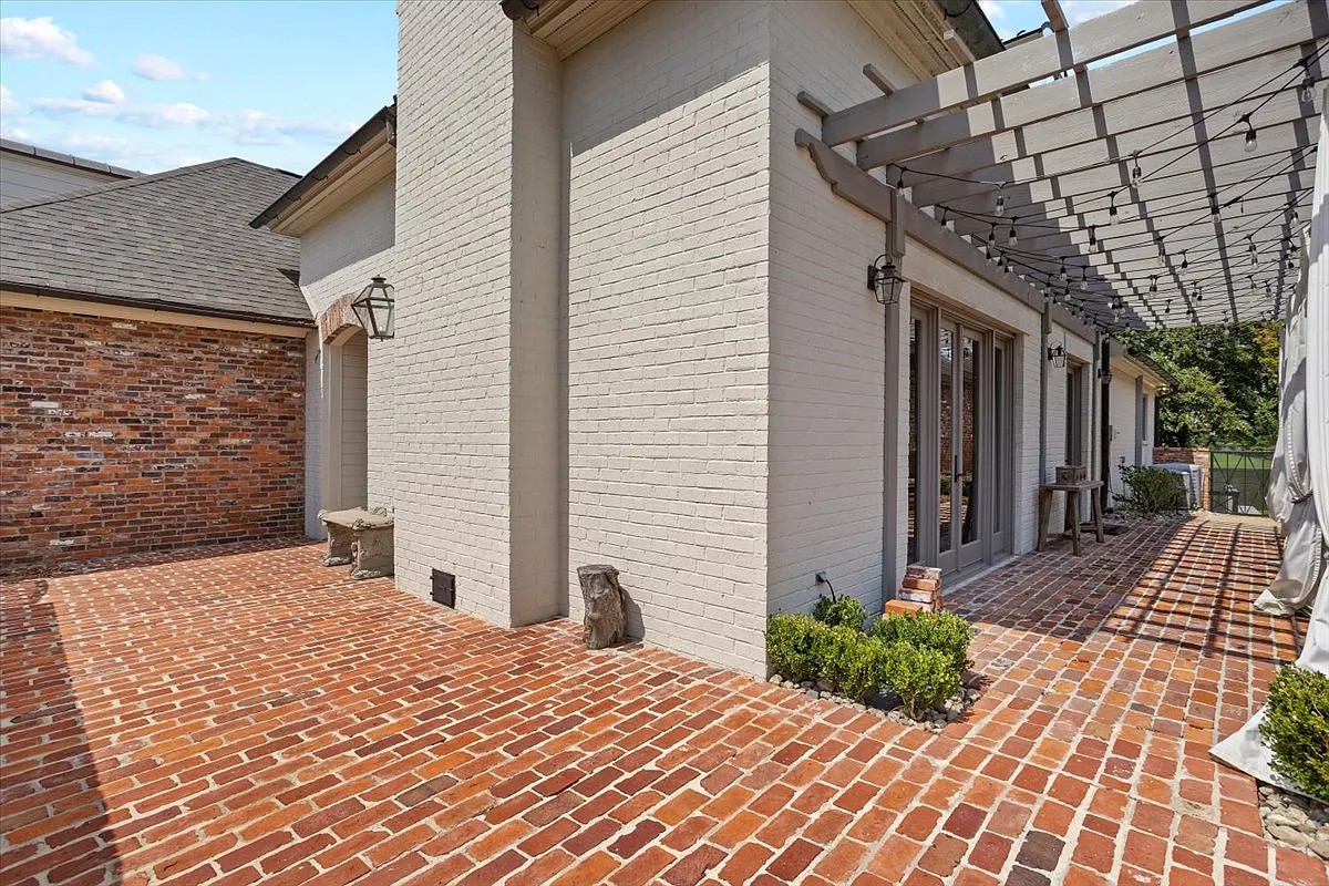 3 bed, 2.5 bath, 3383 sqft, $5,000 — Photo 4