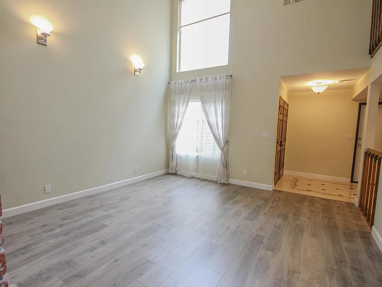 405 Genoa St #2 — Photo 8